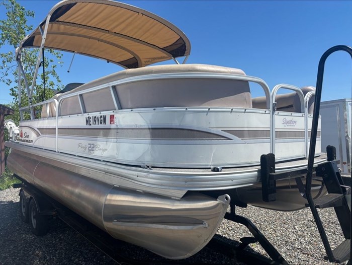 2015 Sun Tracker PARTY BARGE® 22 DLX Photo 2 sur 11