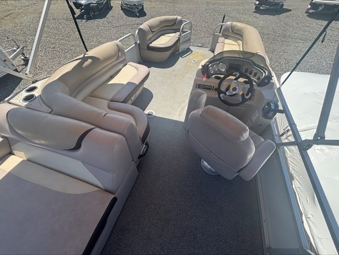 2015 Sun Tracker PARTY BARGE® 22 DLX Photo 8 sur 11