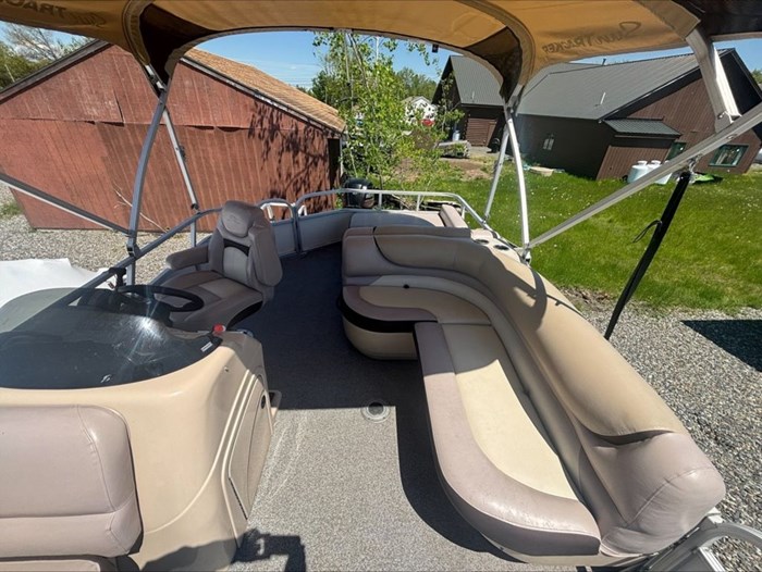 2015 Sun Tracker PARTY BARGE® 22 DLX Photo 6 sur 11