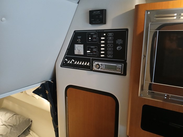 2009 Crownline 250cr Photo 21 of 25
