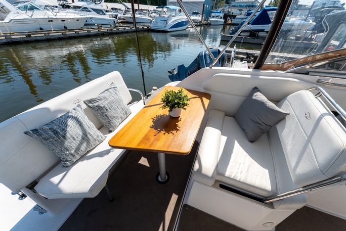 2008 Regal 2565 Photo 18 of 52