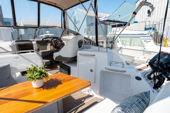 2008 Regal 2565 Photo 19 of 52