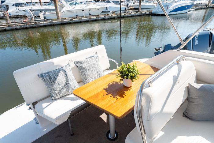 2008 Regal 2565 Photo 24 of 52