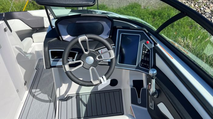 2024 MasterCraft XT20 Photo 4 of 12