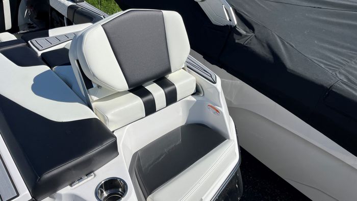 2024 MasterCraft XT20 Photo 9 of 12