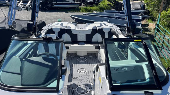 2024 MasterCraft XT20 Photo 12 of 12