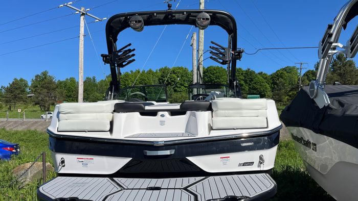 2024 MasterCraft XT20 Photo 10 of 12