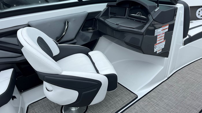 2023 Monterey 238SS Photo 8 sur 12