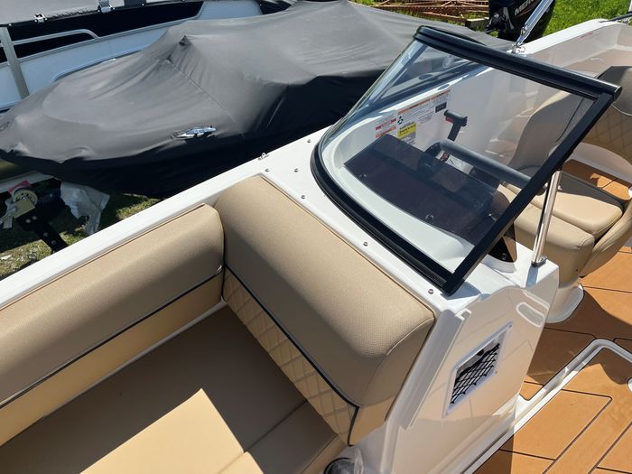 2025 Bayliner D20I Photo 10 of 12