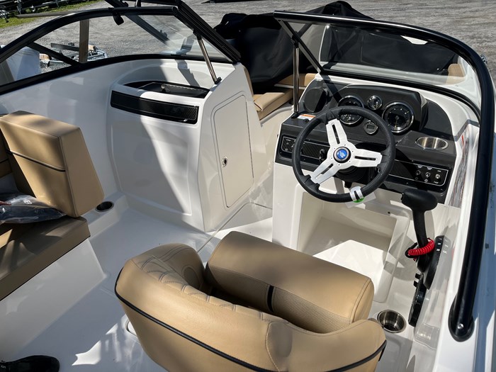 2025 Bayliner VR4 Outboard Photo 7 sur 11