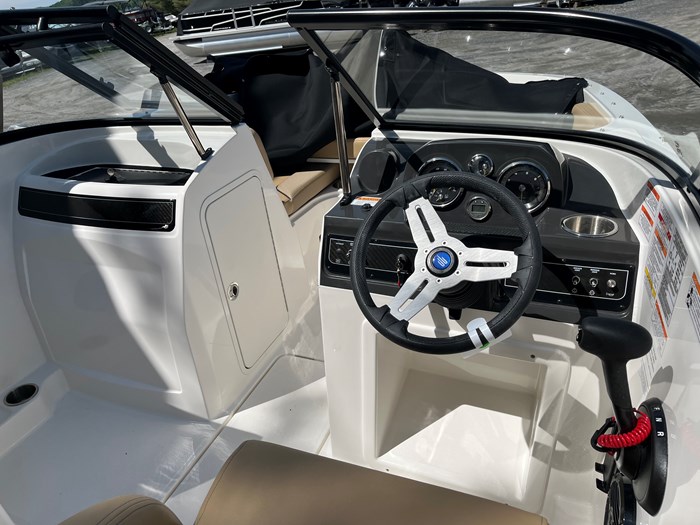 2025 Bayliner VR4 Outboard Photo 6 sur 11