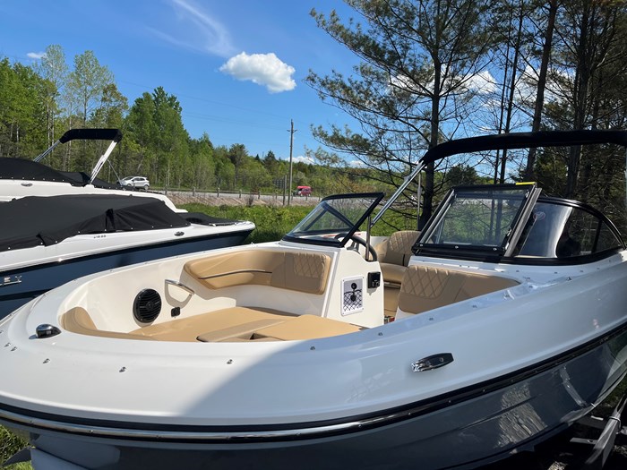 2025 Bayliner VR4 Outboard Photo 11 sur 11