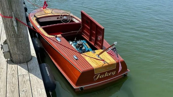 1951 Chris-Craft Riviera Photo 1 sur 42