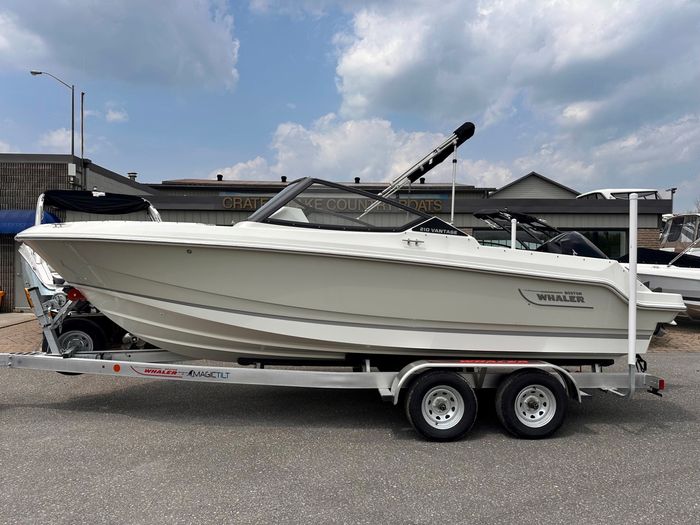 2025 Boston Whaler 210 Vantage Photo 6 of 46
