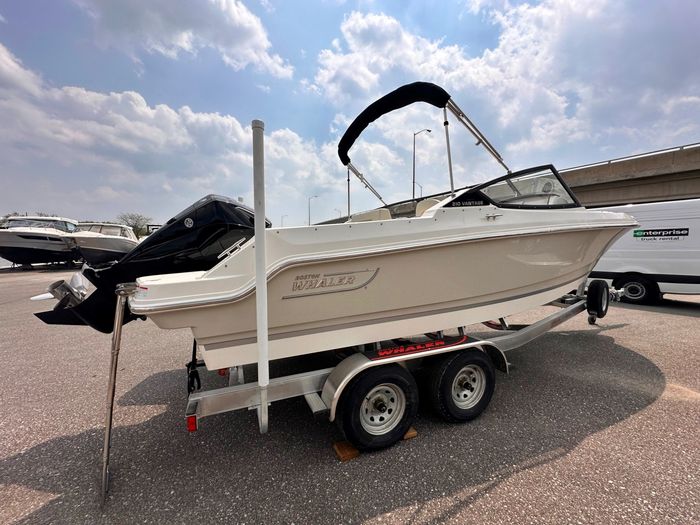 2025 Boston Whaler 210 Vantage Photo 3 of 46