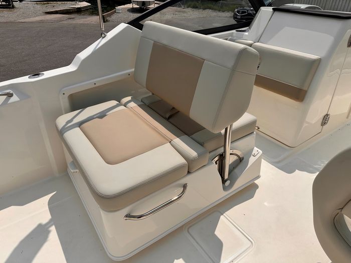 2025 Boston Whaler 210 Vantage Photo 20 of 46
