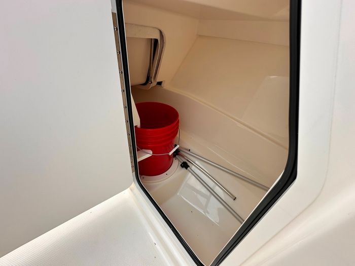 2025 Boston Whaler 210 Vantage Photo 28 of 46