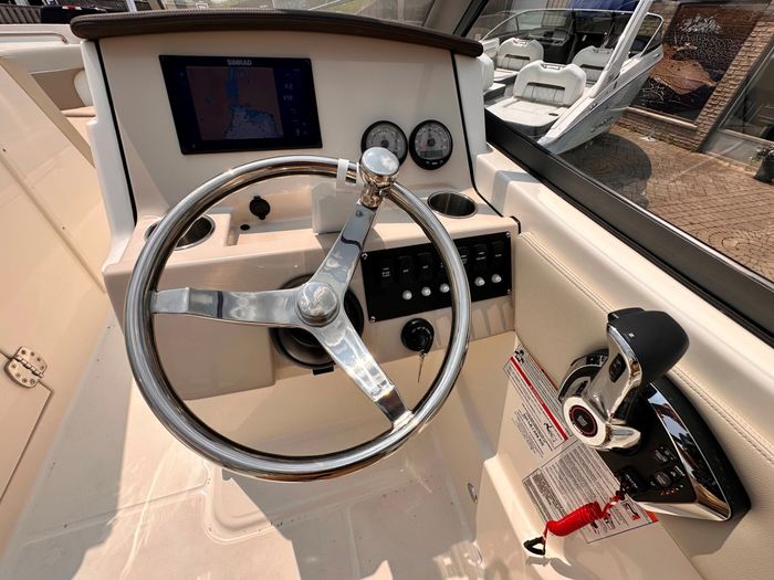 2025 Boston Whaler 210 Vantage Photo 39 of 46