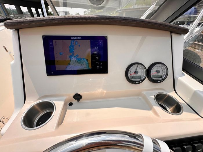 2025 Boston Whaler 210 Vantage Photo 40 of 46