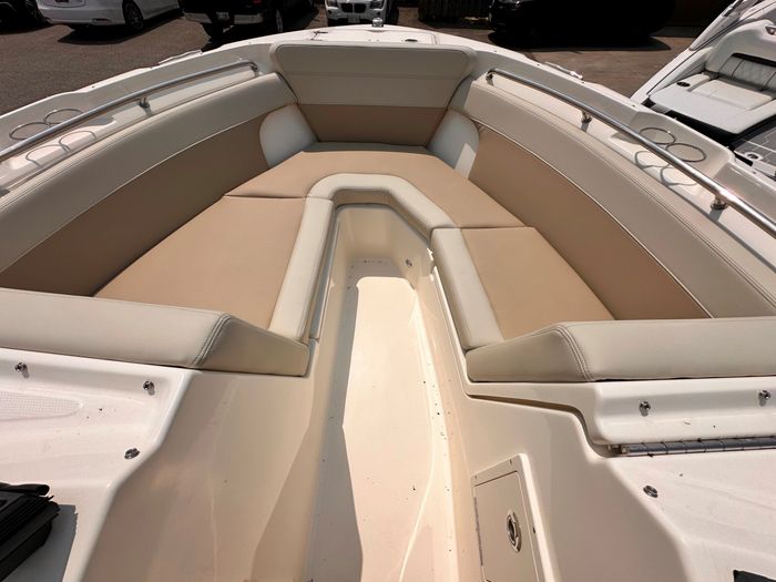2025 Boston Whaler 210 Vantage Photo 30 of 46