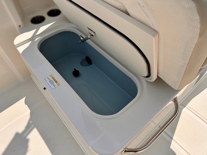 2025 Boston Whaler 210 Vantage Photo 23 of 46
