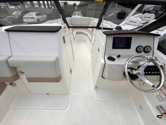 2025 Boston Whaler 210 Vantage Photo 25 of 46