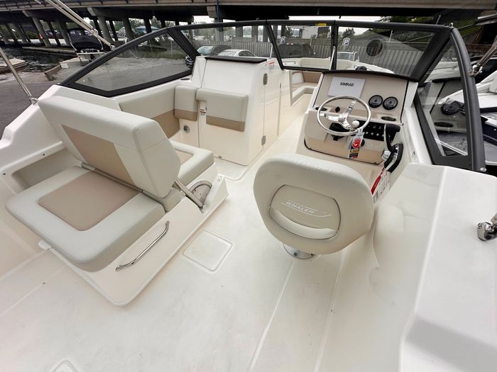 2025 Boston Whaler 210 Vantage Photo 14 of 46