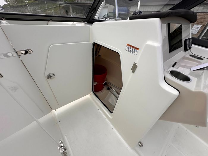 2025 Boston Whaler 210 Vantage Photo 27 of 46