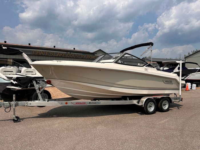 2025 Boston Whaler 210 Vantage Photo 5 of 46