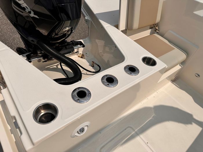 2025 Boston Whaler 210 Vantage Photo 43 of 46