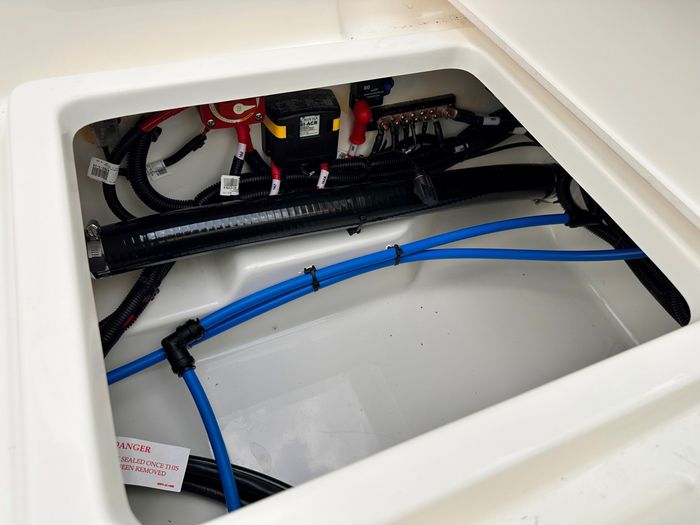 2025 Boston Whaler 210 Vantage Photo 45 of 46