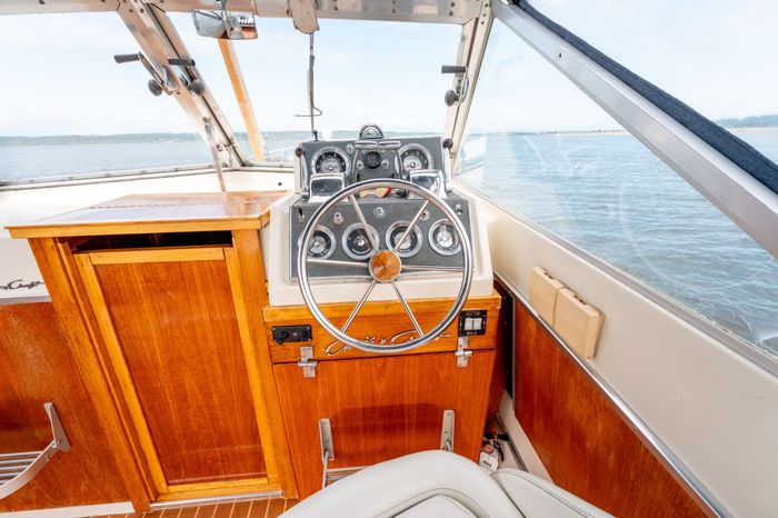 1969 Chris-Craft 27' Commander Photo 25 of 45