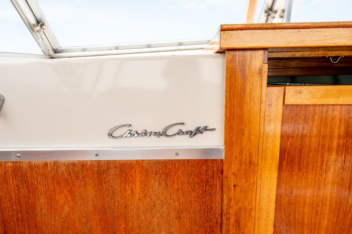 1969 Chris-Craft 27' Commander Photo 30 of 45