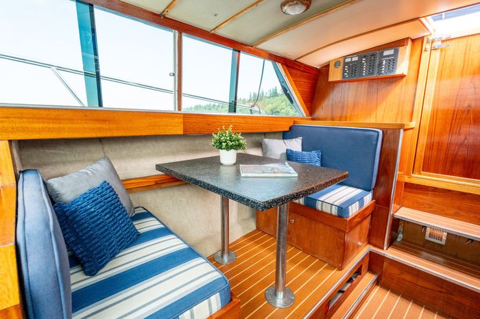 1969 Chris-Craft 27' Commander Photo 40 of 45