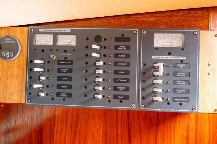 1969 Chris-Craft 27' Commander Photo 41 of 45