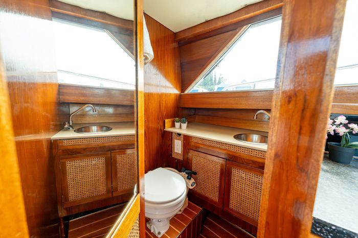 1969 Chris-Craft 27' Commander Photo 42 of 45