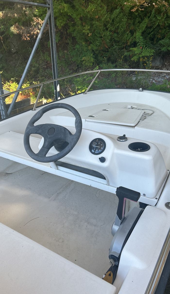2005 Boston Whaler 150 super sport Photo 3 of 7