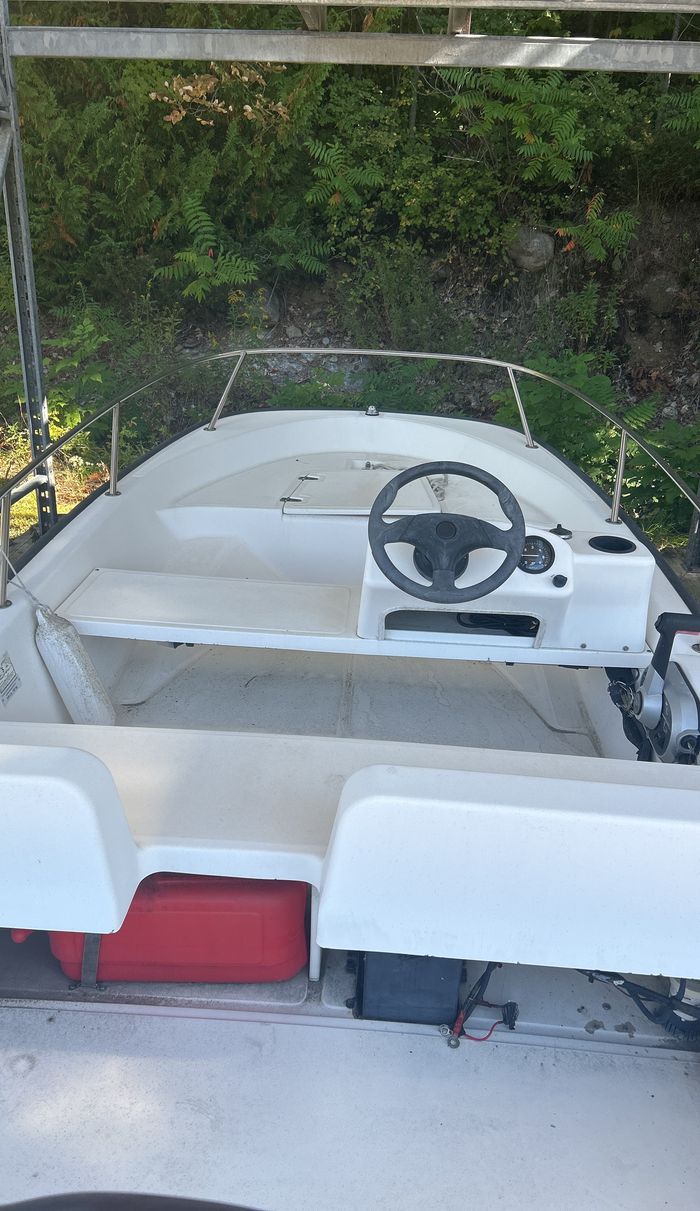 2005 Boston Whaler 150 super sport Photo 4 of 7