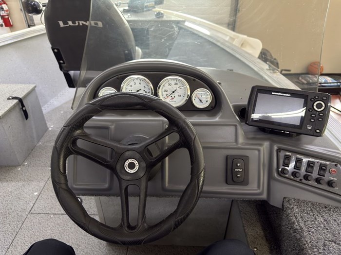 2018 Lund Alaskan 1600 SS Photo 9 of 16