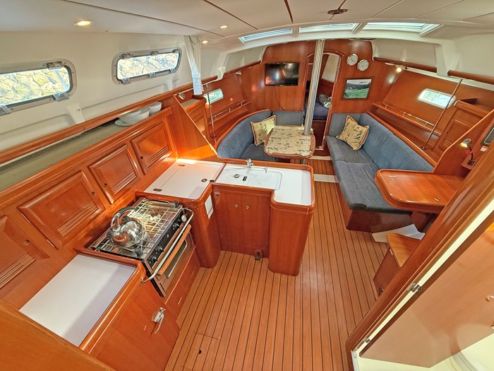 2006 Beneteau 373 Photo 8 of 33