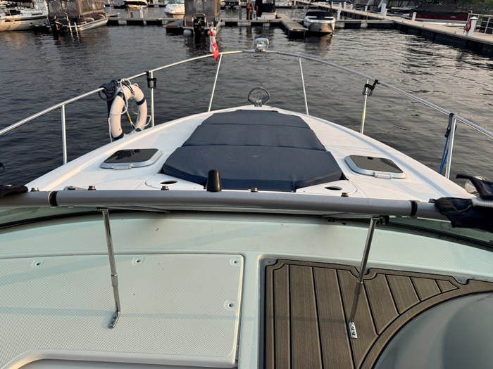2008 Rinker 330 express cruiser Photo 21 of 21