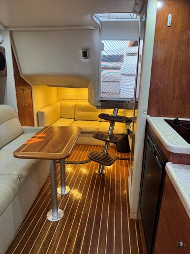 2008 Rinker 330 express cruiser Photo 13 of 21