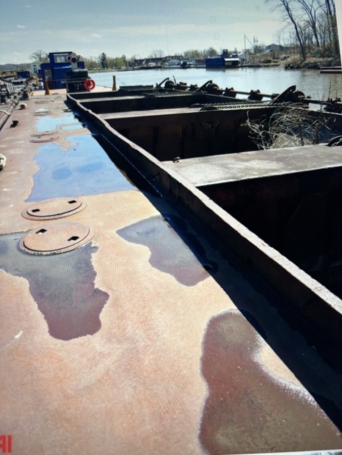 1950 100' x 30' 150 Cubic Yard Dump Scow Photo 1 sur 5