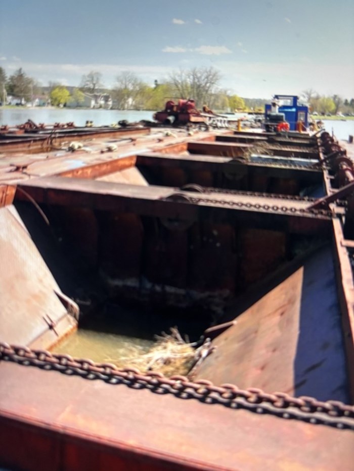 1950 100' x 30' 150 Cubic Yard Dump Scow Photo 3 sur 5