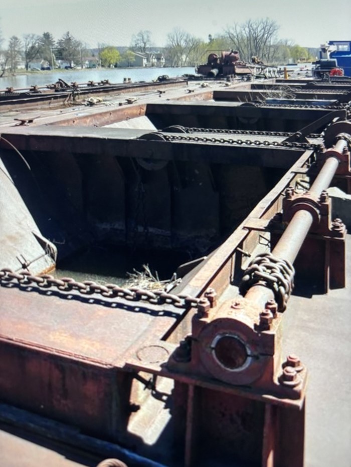 1950 100' x 30' 150 Cubic Yard Dump Scow Photo 4 sur 5