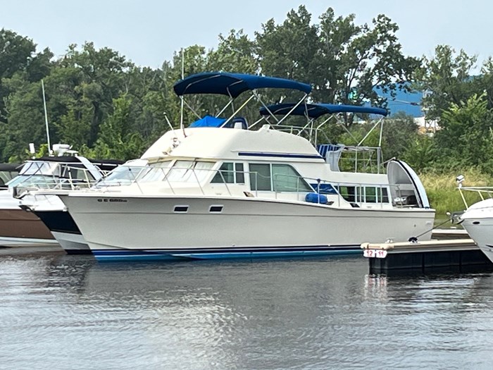 1979 Chris-Craft Corinthian 38 pi Photo 1 of 19