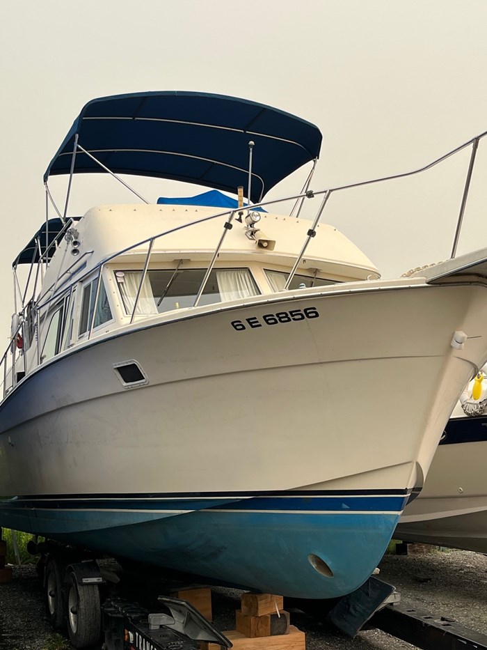 1979 Chris-Craft Corinthian 38 pi Photo 4 of 19