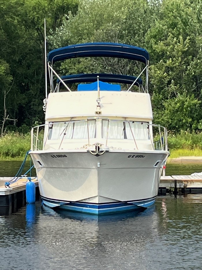 1979 Chris-Craft Corinthian 38 pi Photo 5 of 19