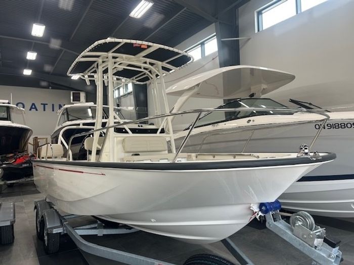 2025 Boston Whaler 190 Montauk Photo 2 sur 8