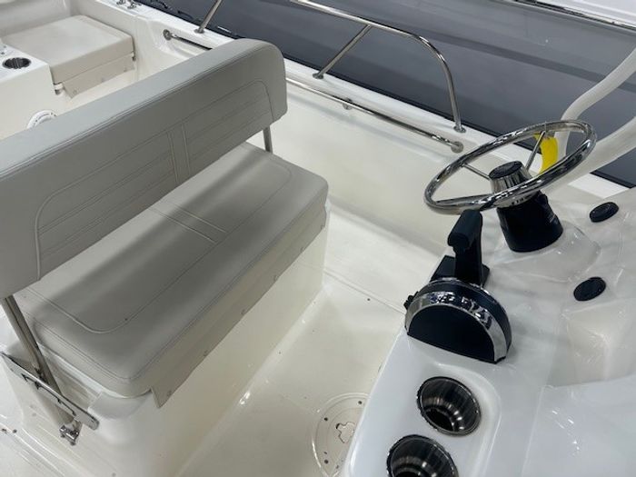 2025 Boston Whaler 190 Montauk Photo 6 sur 8